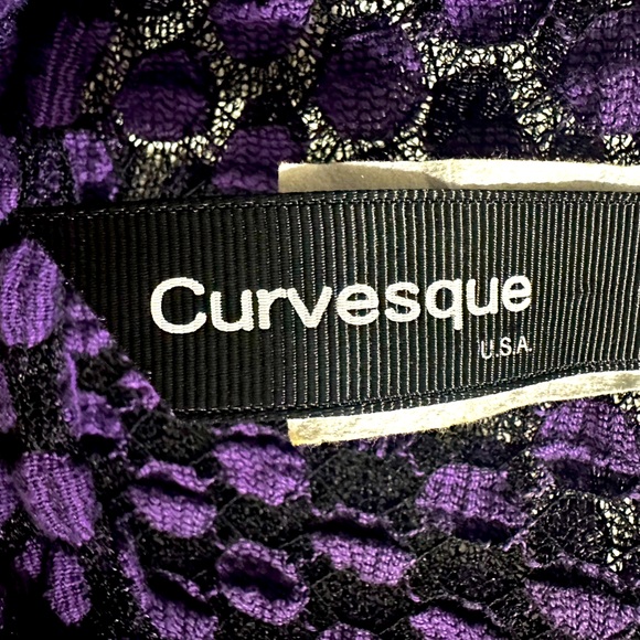 Classy tunic. A beautiful boutique find. Size 1x. No order or flaws. Too cute on - Picture 2 of 3